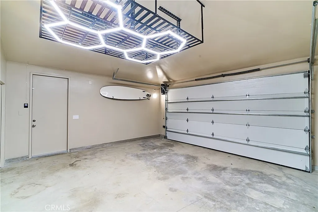 Studio, 1000 sqft, $2,800 — Photo 2