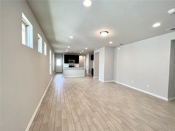 3rd image of 132 Eagles Dare Ln