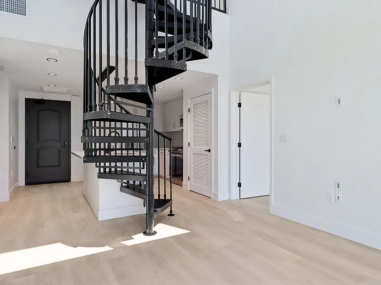 Begonia Place Luxury Apartments — Photo 13
