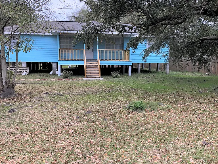 601 E North St — Photo 1