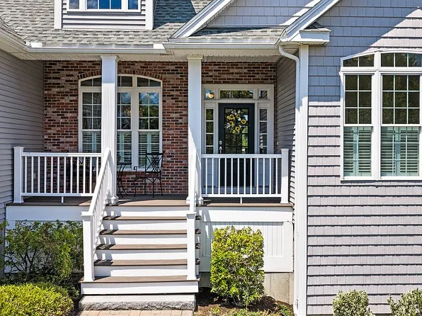 7 Sullivans Ct, West Newbury, MA 01985