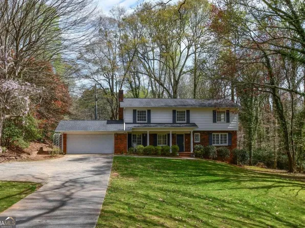 572 Robinhood Trl, Gainesville, GA 30501