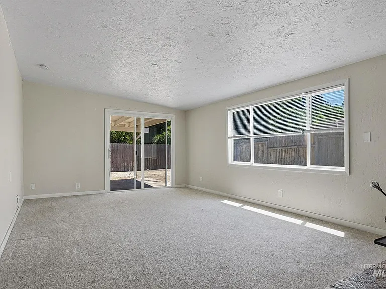 2504 S Annett St — Photo 13