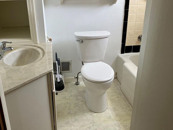 2nd image of 216 N Downing St APT D