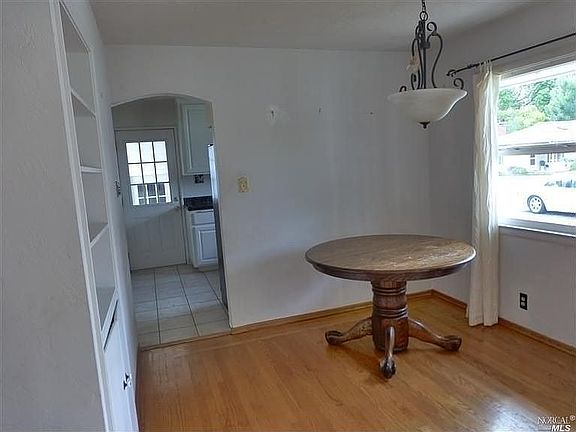 5th image of 2080 Euclid Ave