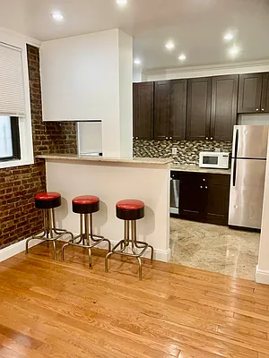 Rented by Halvatzis Realty | media 17