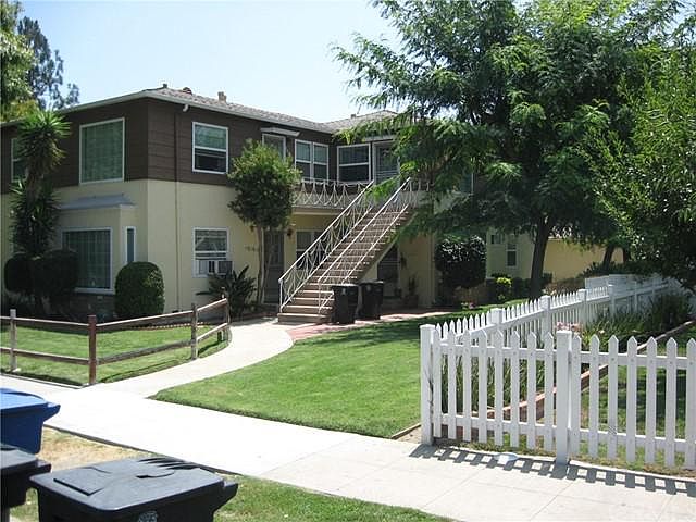 1st image of 2208 W Victory Blvd #1/2