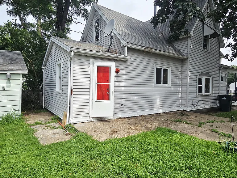 224 Catherine St — Photo 14