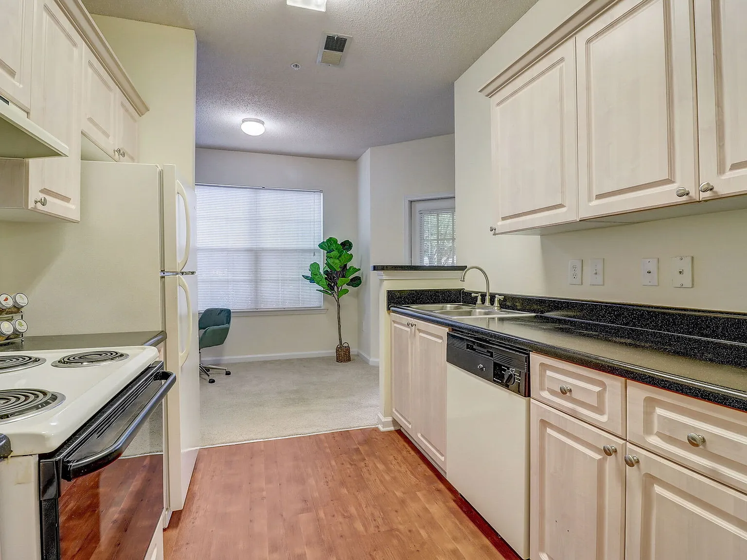 Parkway Grand — Photo 2