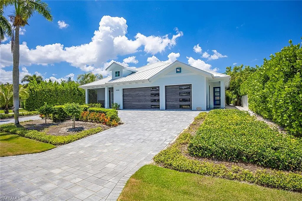 4 bed, 3.5 bath, 3047 sqft, $25,000 — Photo 1