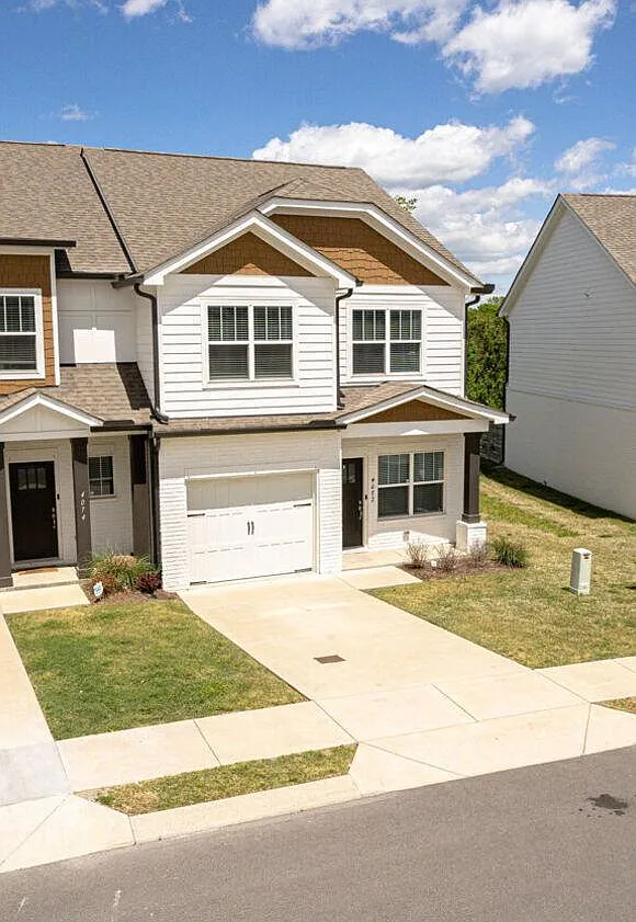 Highland at Hickory Hills Townhomes — Photo 1