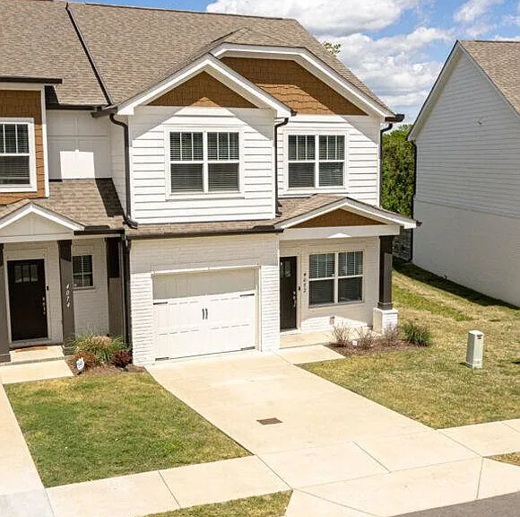 Highland at Hickory Hills Townhomes — Photo 1