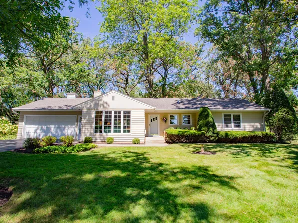 6512 Field Ct, Crystal Lake, IL 60012