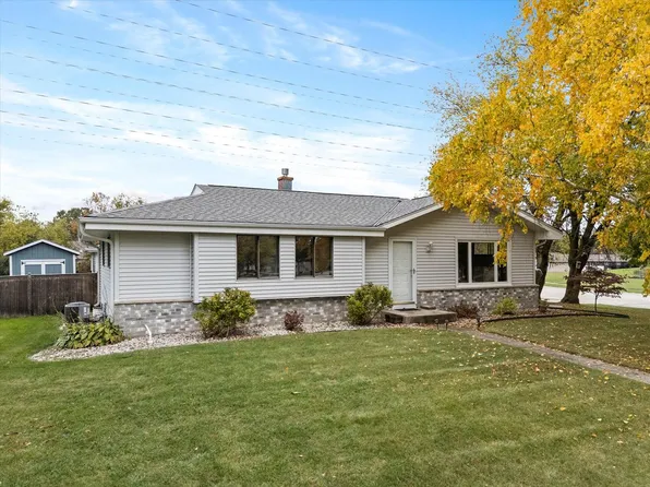 600 Deer Pass ROAD, Saukville, WI 53080