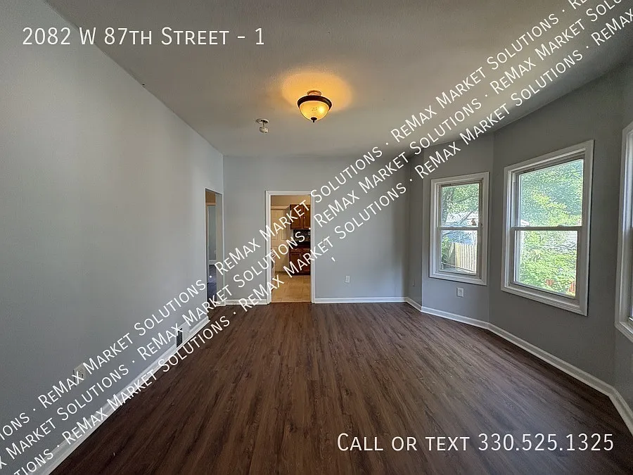 Stunning First floor Unit in Cleveland! — Photo 4