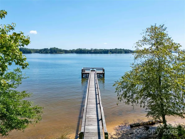 5350 Commodore Pl, Clover, SC 29710