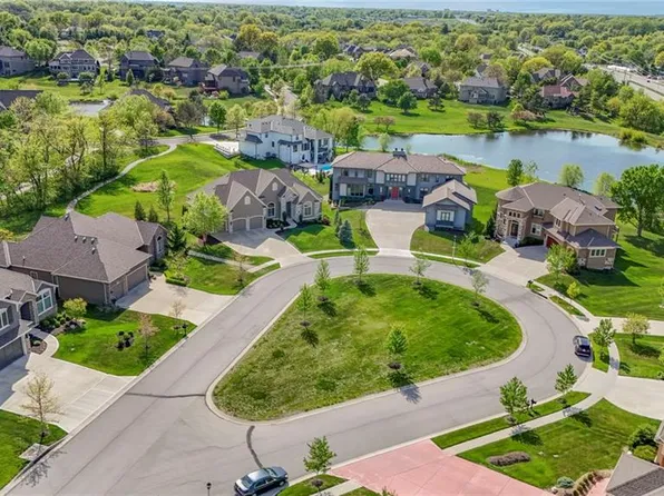 9901 W 152nd St, Overland Park, KS 66221