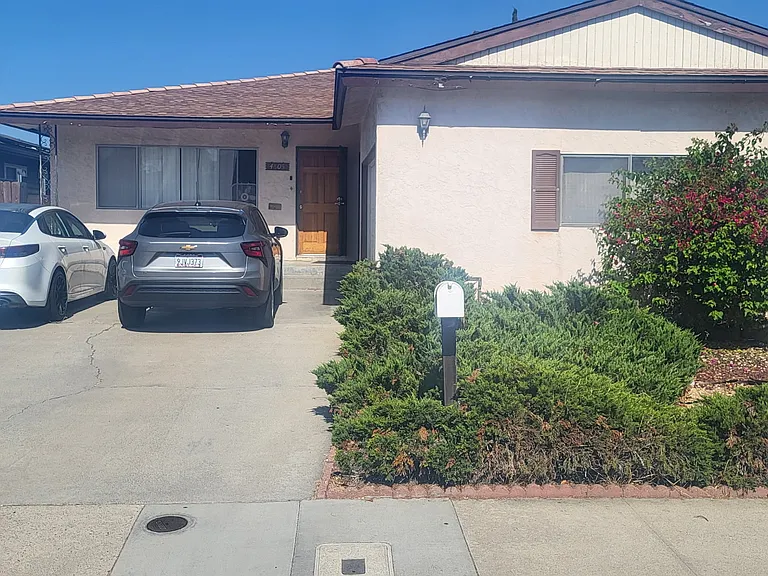 4605 Seminole Dr — Photo 2
