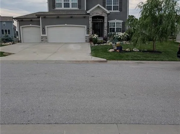 139 SE Briar Valley Ln, Blue Springs, MO 64064