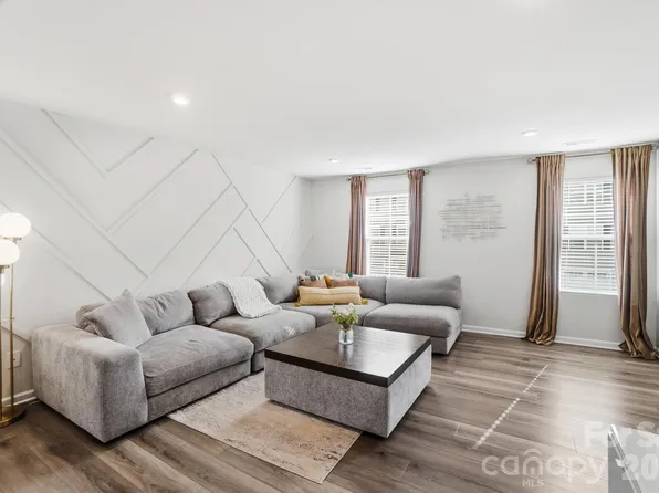 2040 Langer St, Charlotte, NC 28214