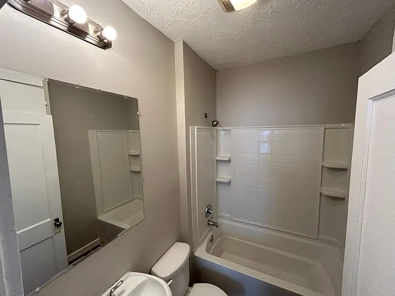 310 W Kenton St — Photo 5