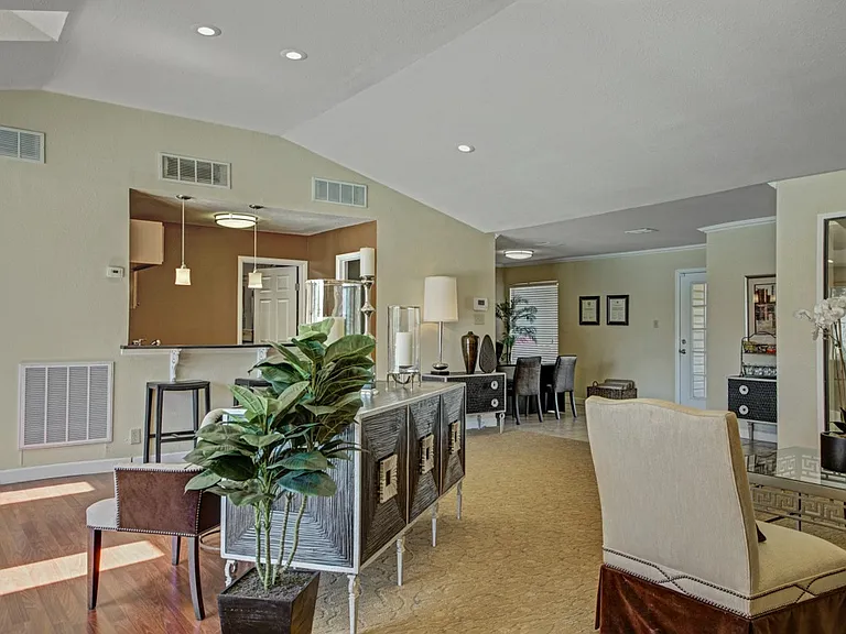 Cypress Pointe — Photo 11