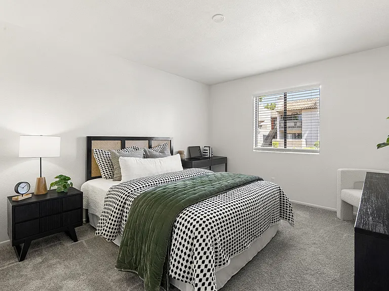 Parklane Commons — Photo 9