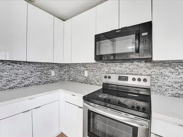1154 NE 103rd St #1 — Photo 3
