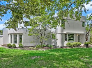 909 N 6th St, Chariton, IA 50049
