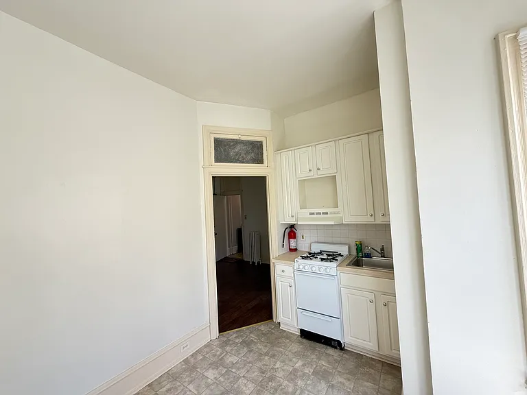 2441 Brown St #2R — Photo 4