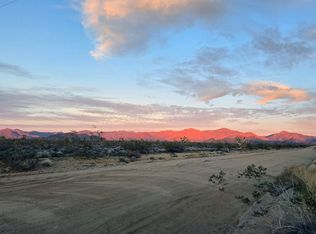 586 S Gene Autry Rd, Yucca, AZ 86438