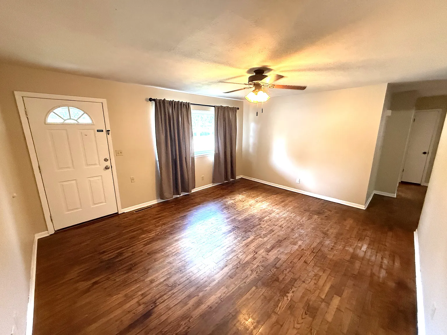3 bed, 1.5 bath, 1100 sqft, $1,200 — Photo 4