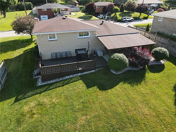 3rd image of 2419 Cypress Dr