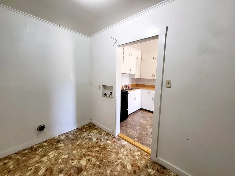 1205 S Lancaster St — Photo 12