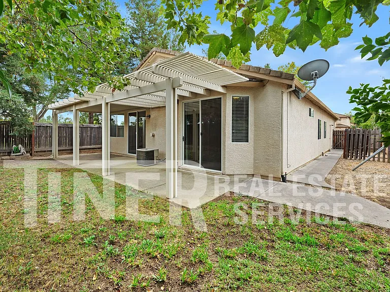 149 Canberra Ct — Photo 22