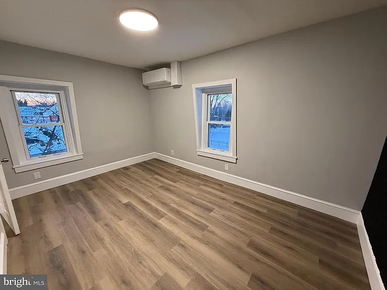 212 Warren St #2 — Photo 4