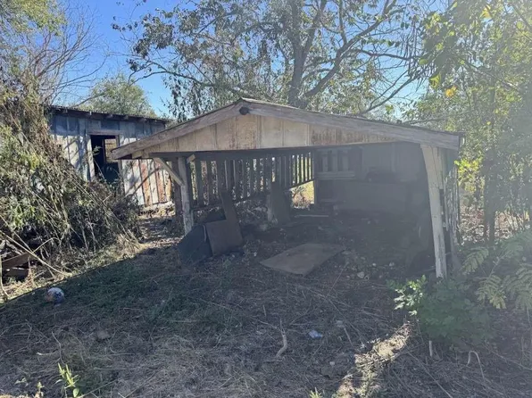 948 S Williamson St, Giddings, TX 78942