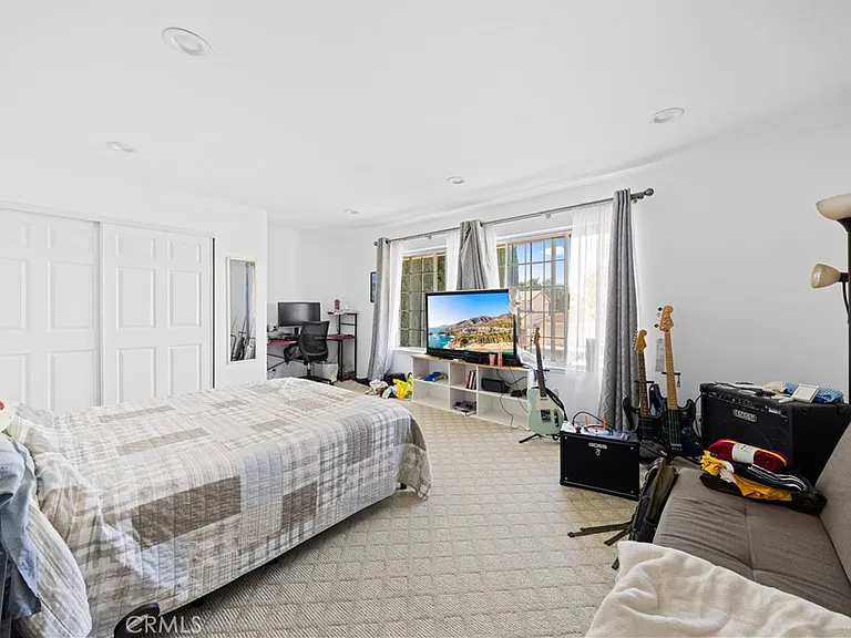 17612 Webster Ave — Photo 24