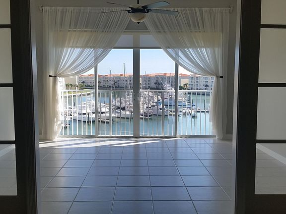5th image of 11 Harbour Isle Drive W #Ph02