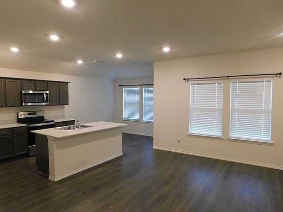 5th image of 913 Glover Dr