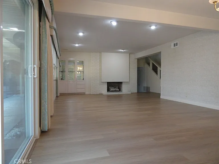1100 La Senda Dr — Photo 3