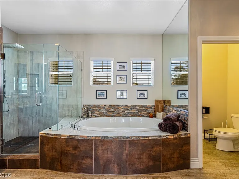 724 Pinnacle Heights Ln — Photo 35
