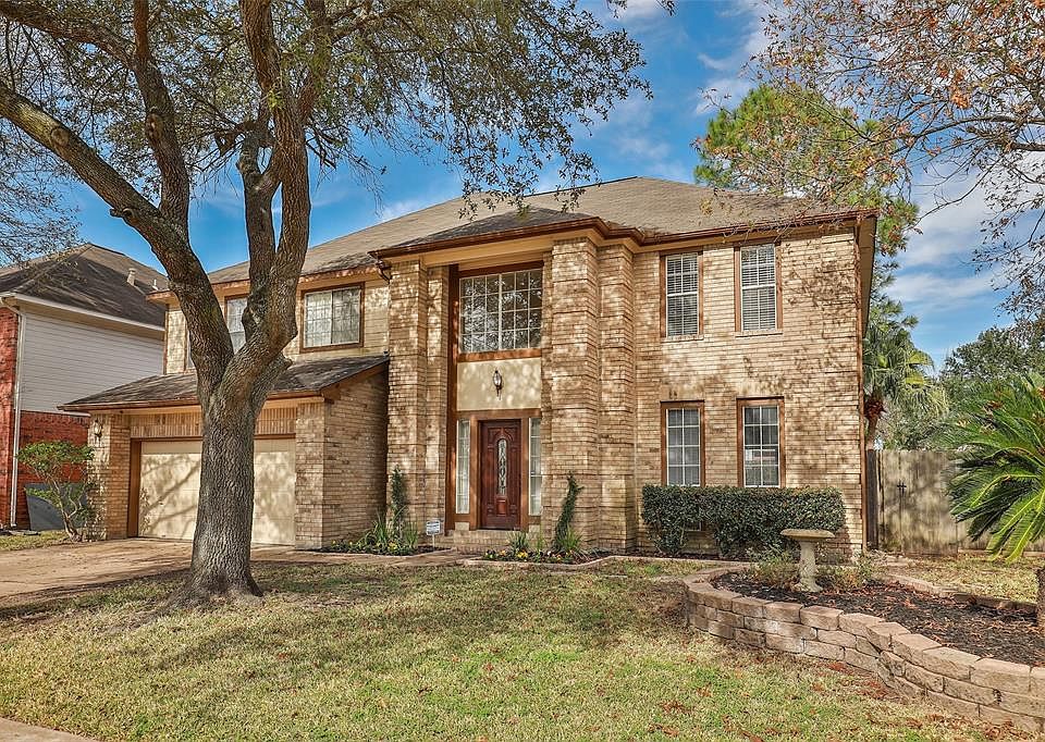 Welcome to this lovely two-story home in the heart of Concord Bridge subdivision in Northwest Houston!