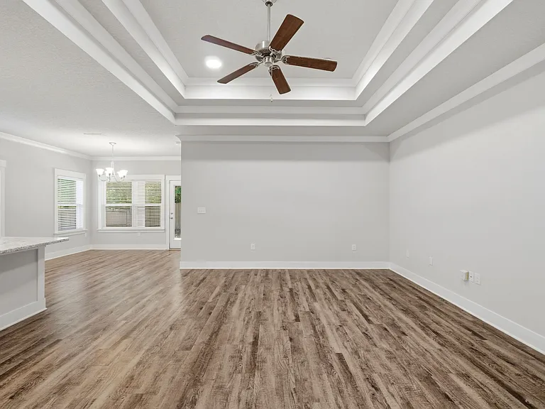 425 Pemberton Ln — Photo 9