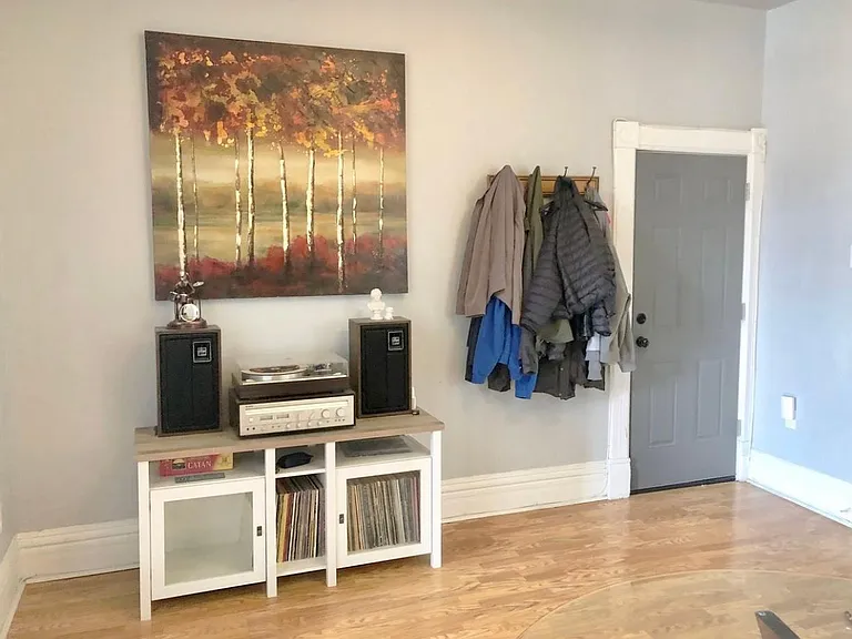1423 W Chicago Ave — Photo 6
