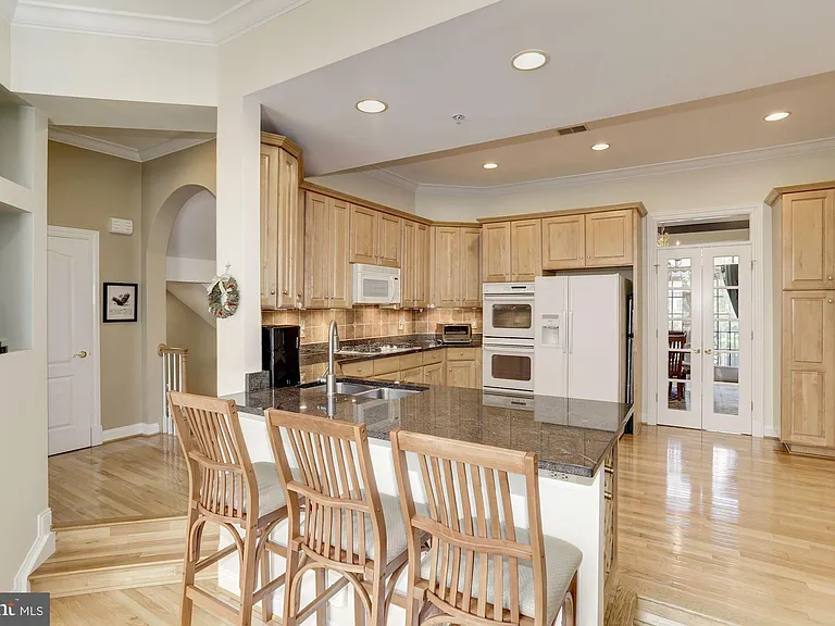 5237 Bessley Pl — Photo 13