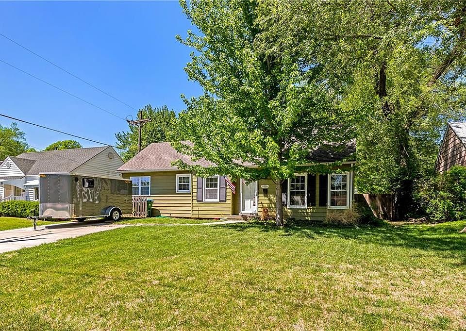 1st image of 5116 W 51st St