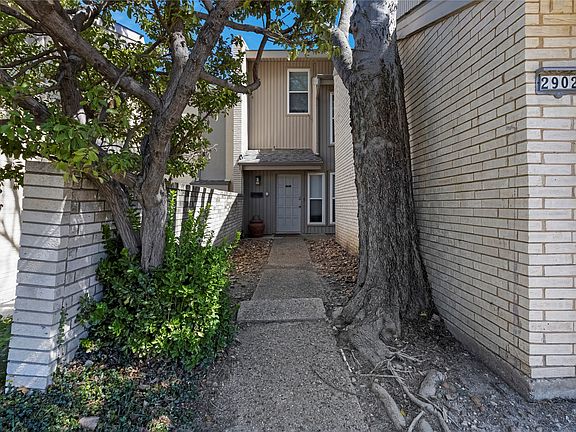 2nd image of 2902 Country Place Cir