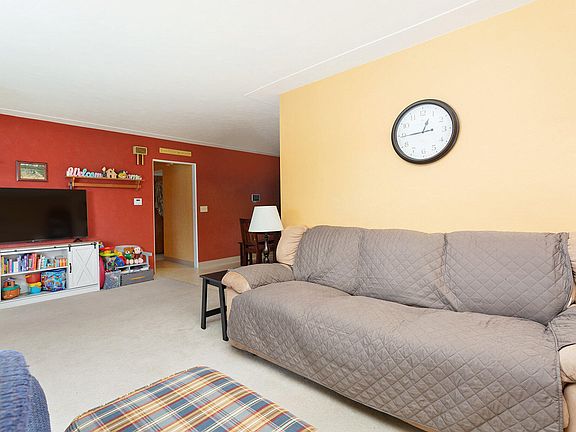 4th image of 2066 Lawnel Ave