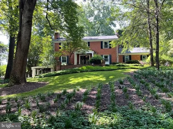 10015 Saddle Rd, Vienna, VA 22181
